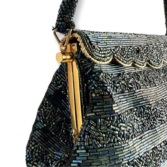 Vintage Beaded Handbag With Scalloped Hinged Closure And Gold Plating - Picture 3 of 6